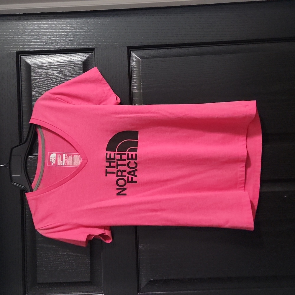Women's The North Face V-neck tee. Medium. Pink.